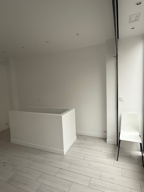 Avenue Philippe Auguste local commercial sur deux niveaux