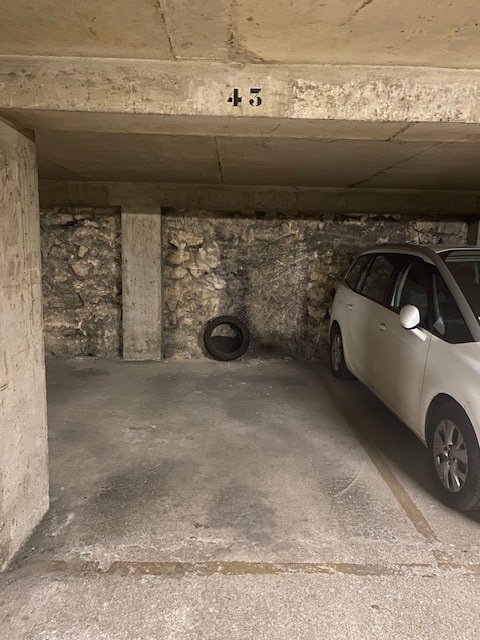 PARIS XII –  PARKING