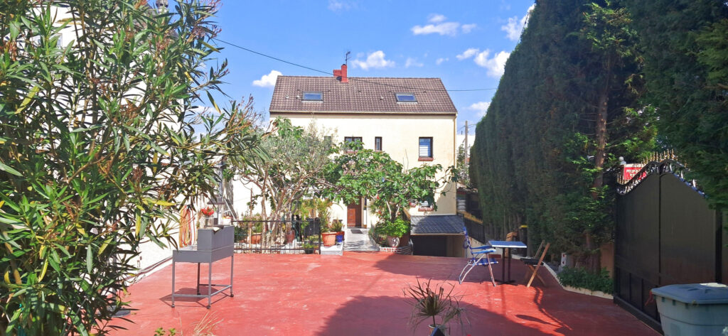 MAISON 7 PIECES AVEC JARDIN