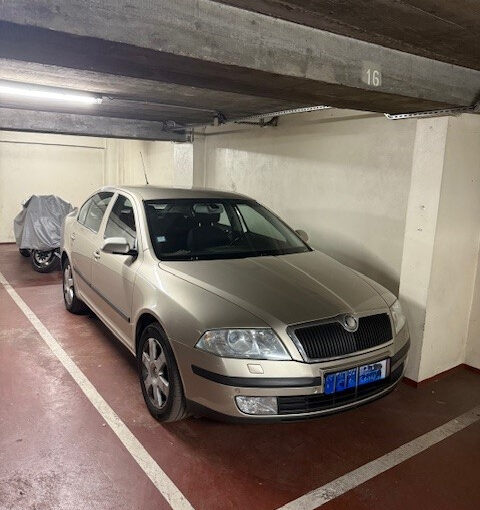 parking/box dans le 75012 à Paris de 22.7m²