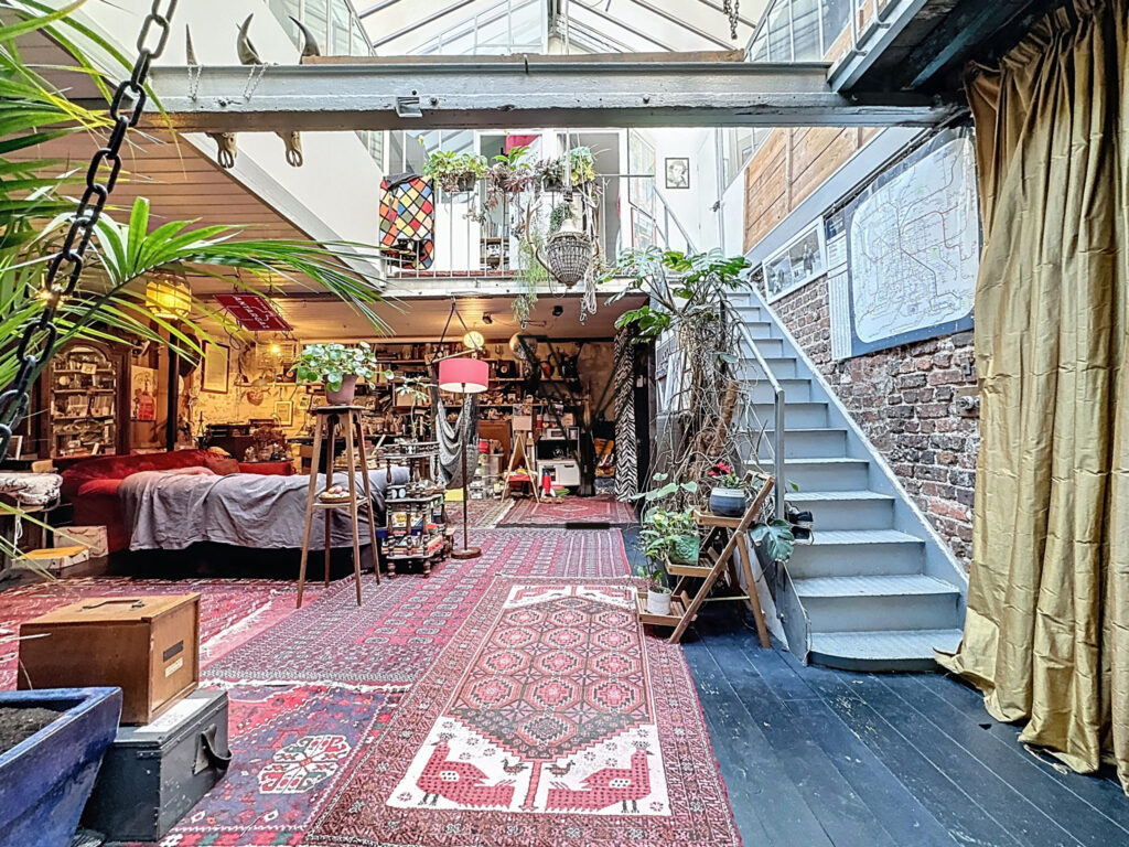 Exceptionnel, au pied de la Tour Eiffel.