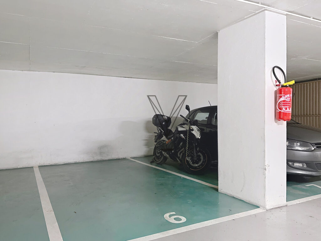 EMPLACEMENT DE PARKING