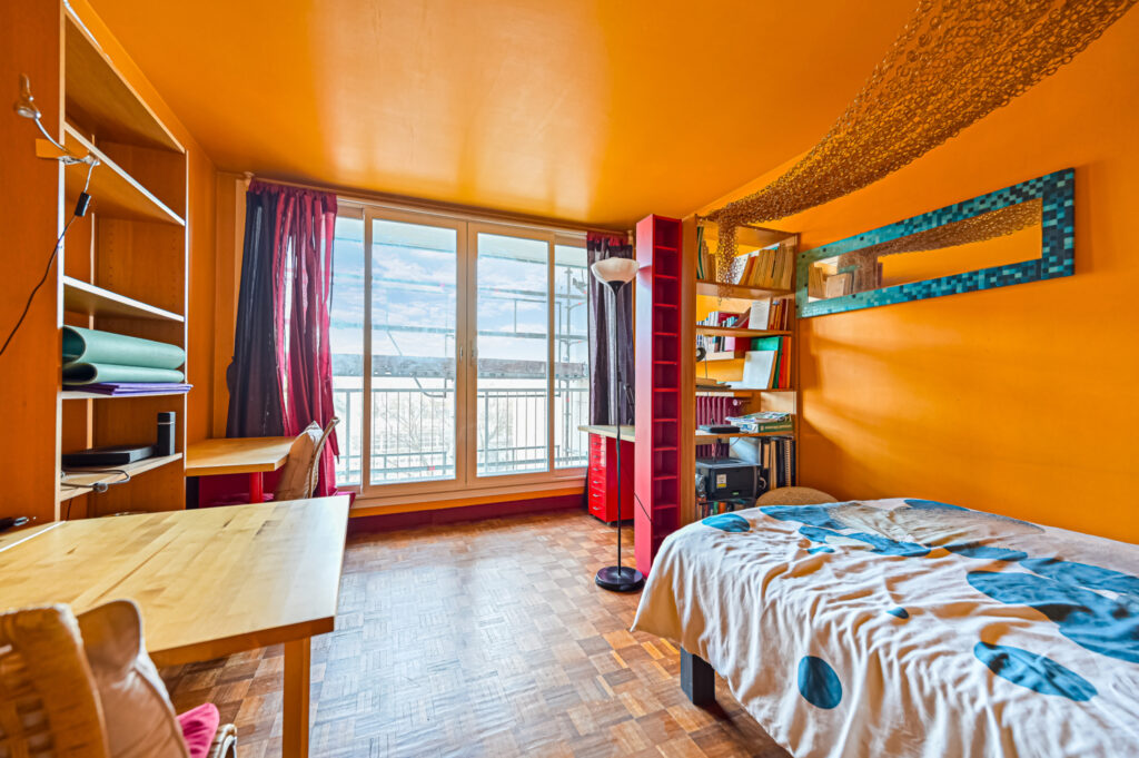 PARIS XIème – STUDIO – ETAGE ELEVE – BALCON – LUMINEUX