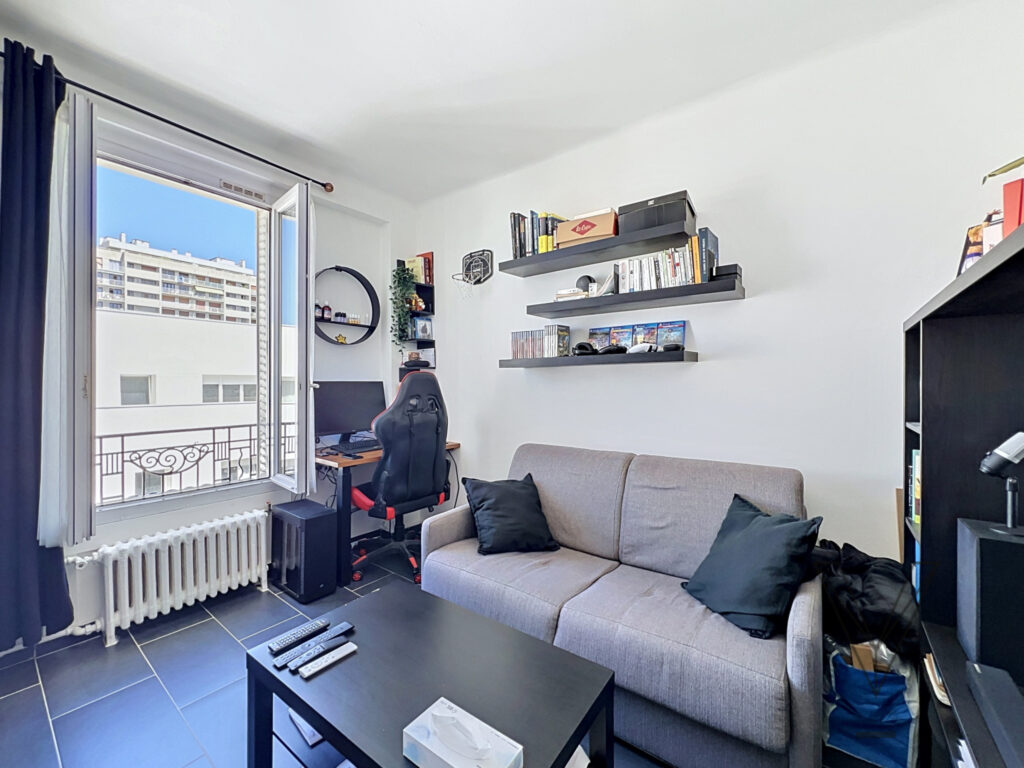 Studio rénové avec vue ciel