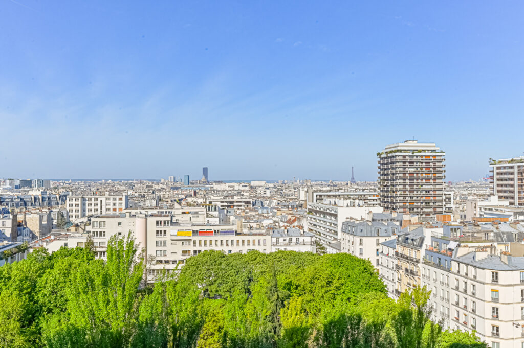 Paris XIème – STUDIO –  ETAGE ELEVE – BALCON – LUMINEUX – EN