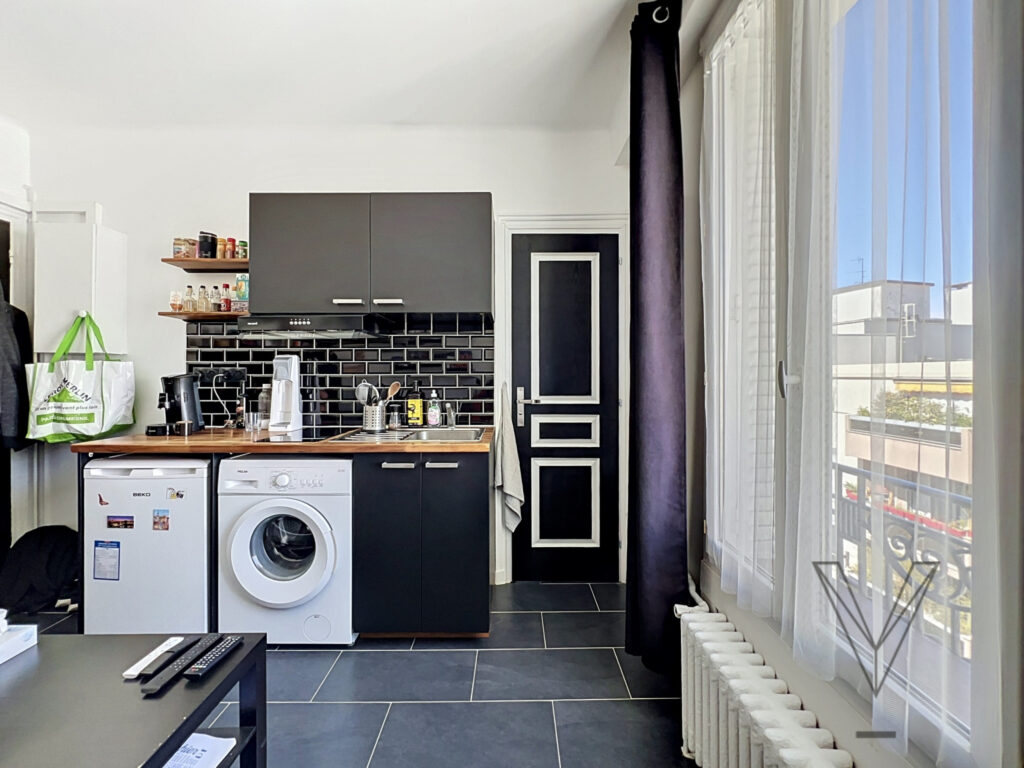 Studio rénové avec vue ciel