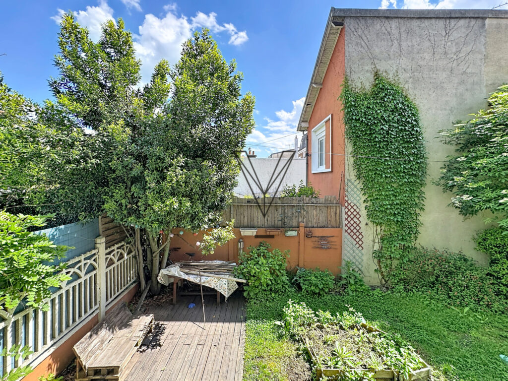 RARE   Duplex de charme esprit maison avec jardin partagé