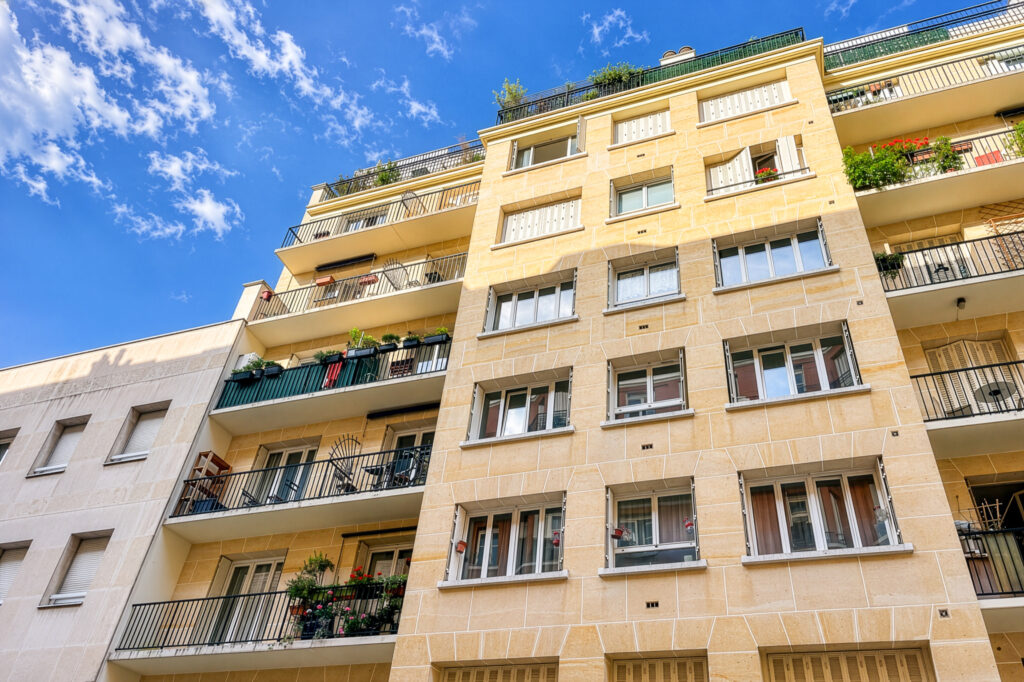 Bel appartement traversant au 6e étage avec balcon ensoleill