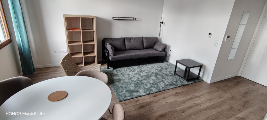 Studio meublé neuf de 31 m2  /  Village Olympique