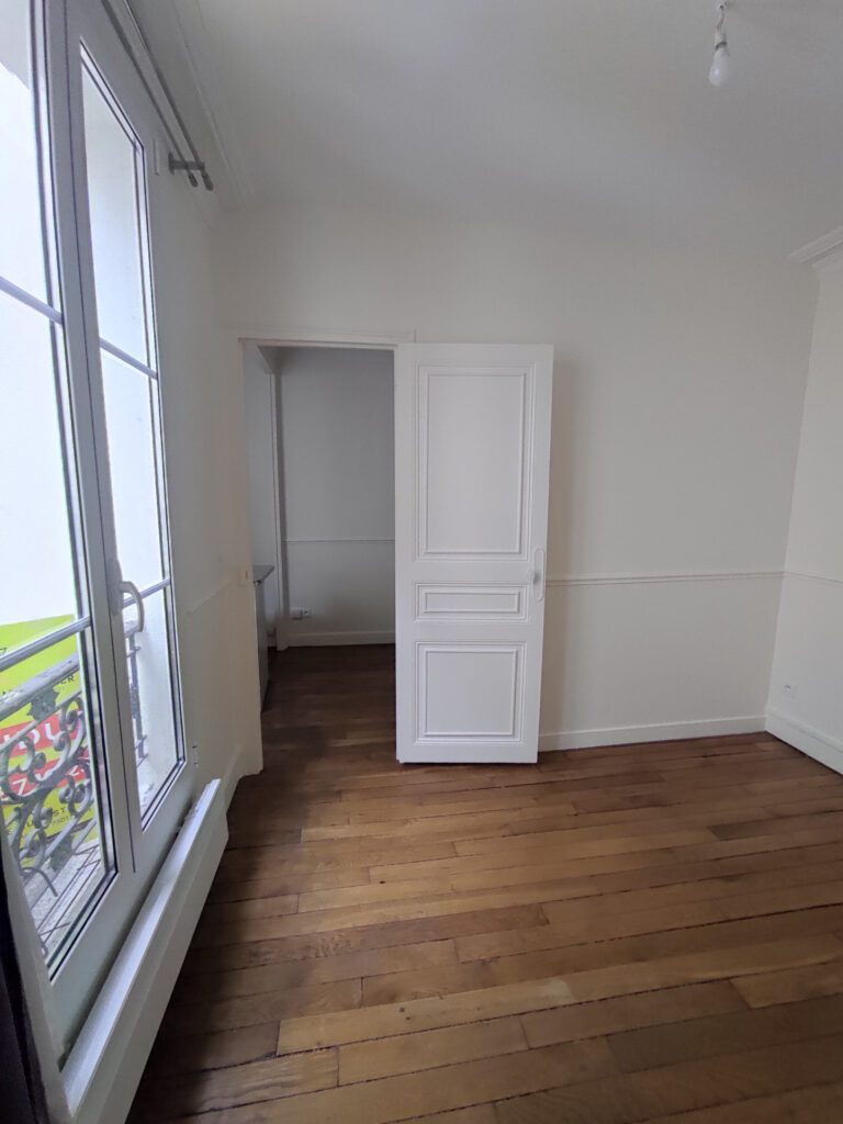 Paris XIème – Mo Charonne (L9) – Bel Immeuble Parisien – Lum