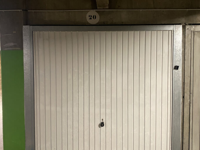 parking/box dans le 75011 à Paris de 14m²