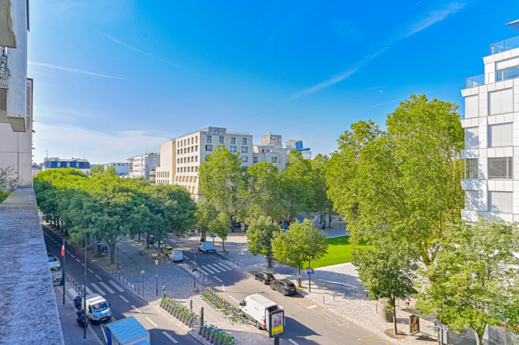 PARIS XII –  Appartement avec un balcon