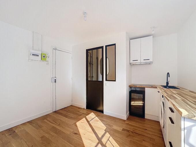 appartement dans le 75011 à Paris de 10.6m²