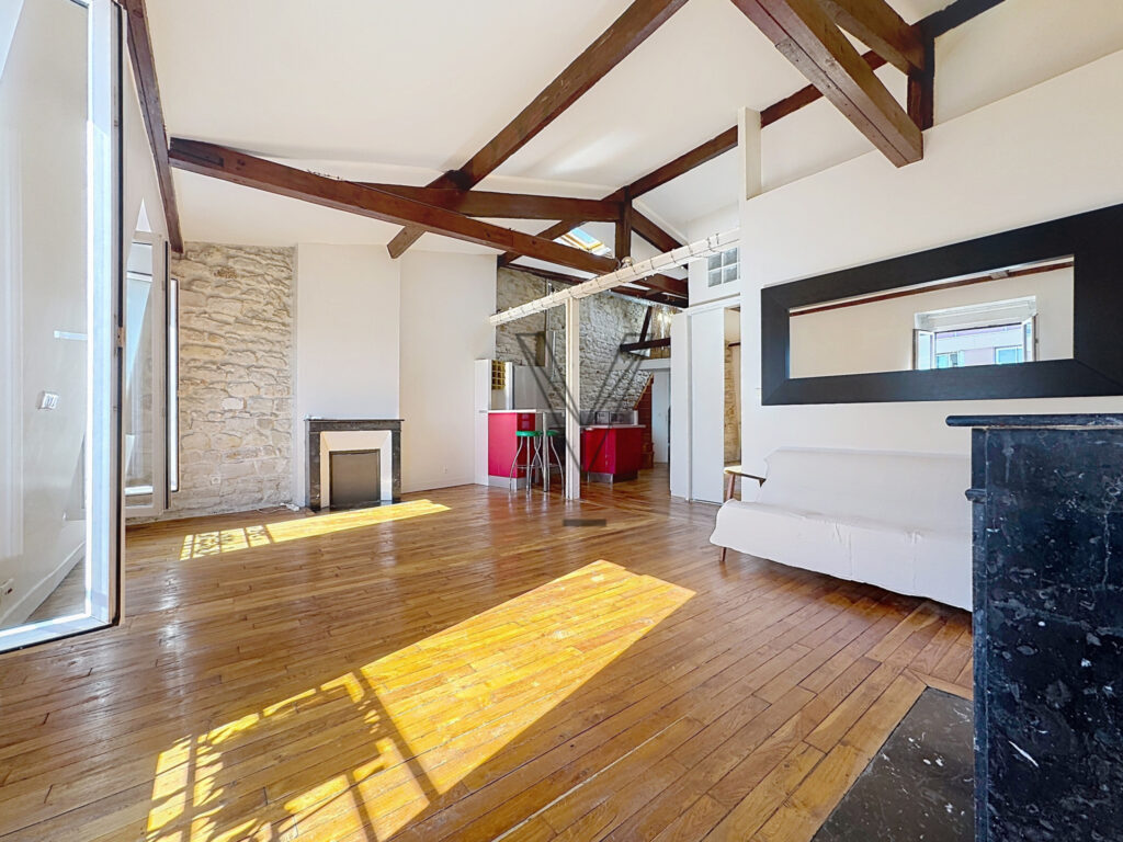 Dernier étage, le charme de l&rsquo;ancien pour ce bel appartement