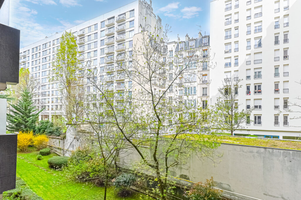 METRO CHARONNE  Récent 2PIECES avec BOX/    520 000 bien rar