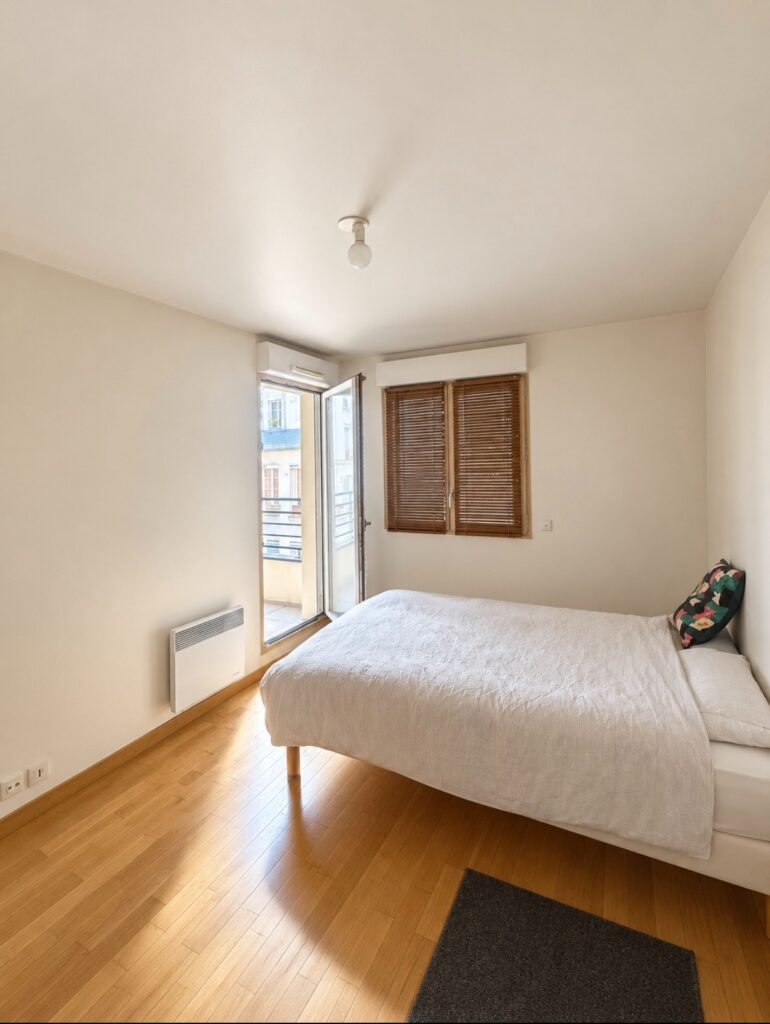 À vendre – Charmant 2 pièces avec balcon , à proximité de la place de la Nation