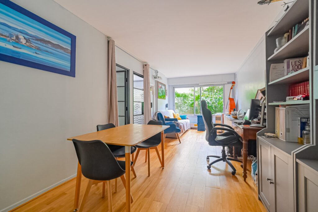 Local professionnel à proximité immédiate de la place de la Nation – Paris 12e