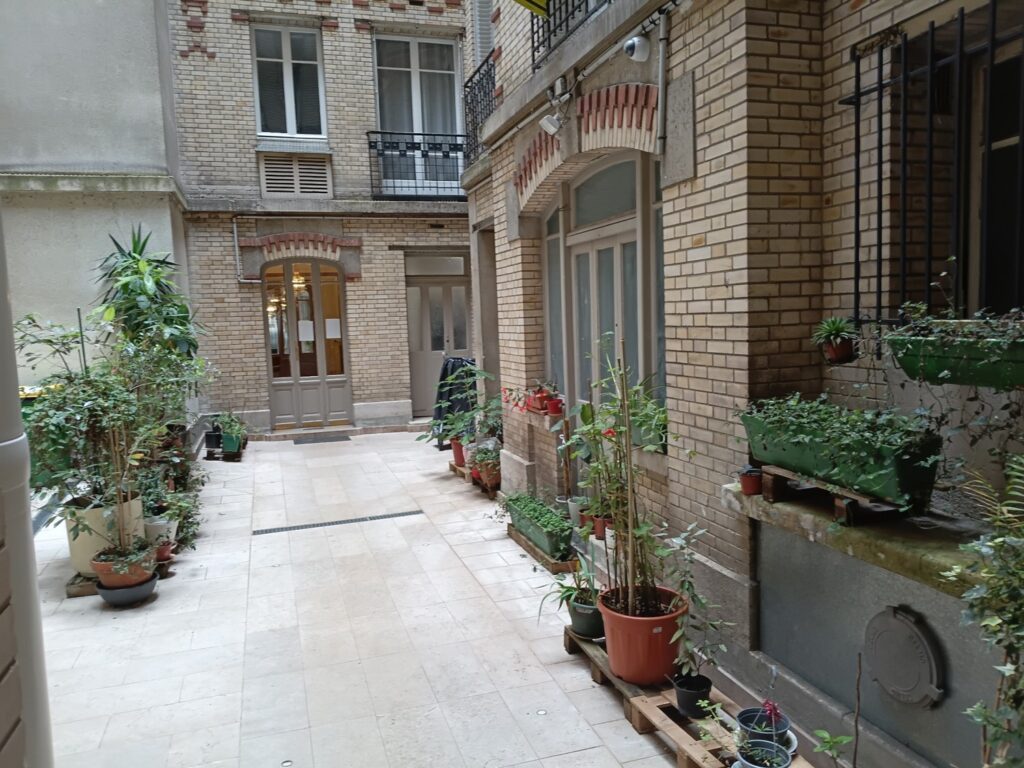 PARIS XIème – M°PHILIPPE AUGUSTE – Ligne 2 – DEUX LOTS A VENDRE